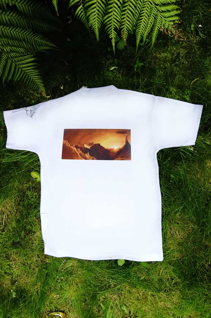 women's white tshirt